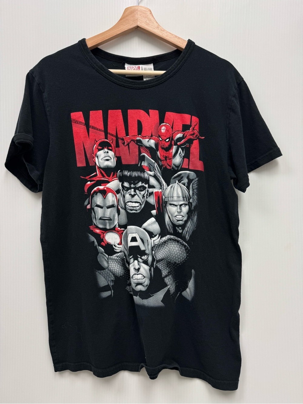 Vintage Marvel Black Short-Sleeve Graphic Tee with Red Logo and Gray Artwork